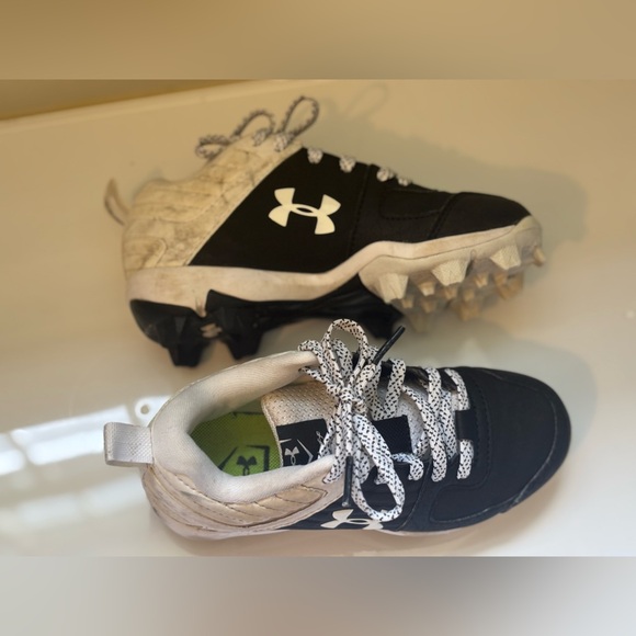 Under Armour Youth Baseball Cleats size 12 - Picture 9 of 10